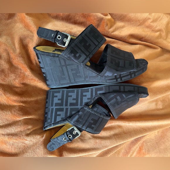 Vintage Fendi Scarpe Tonal Black Zucca Print Wedge Platform Sandals 38-39fr 8US - Picture 3 of 10